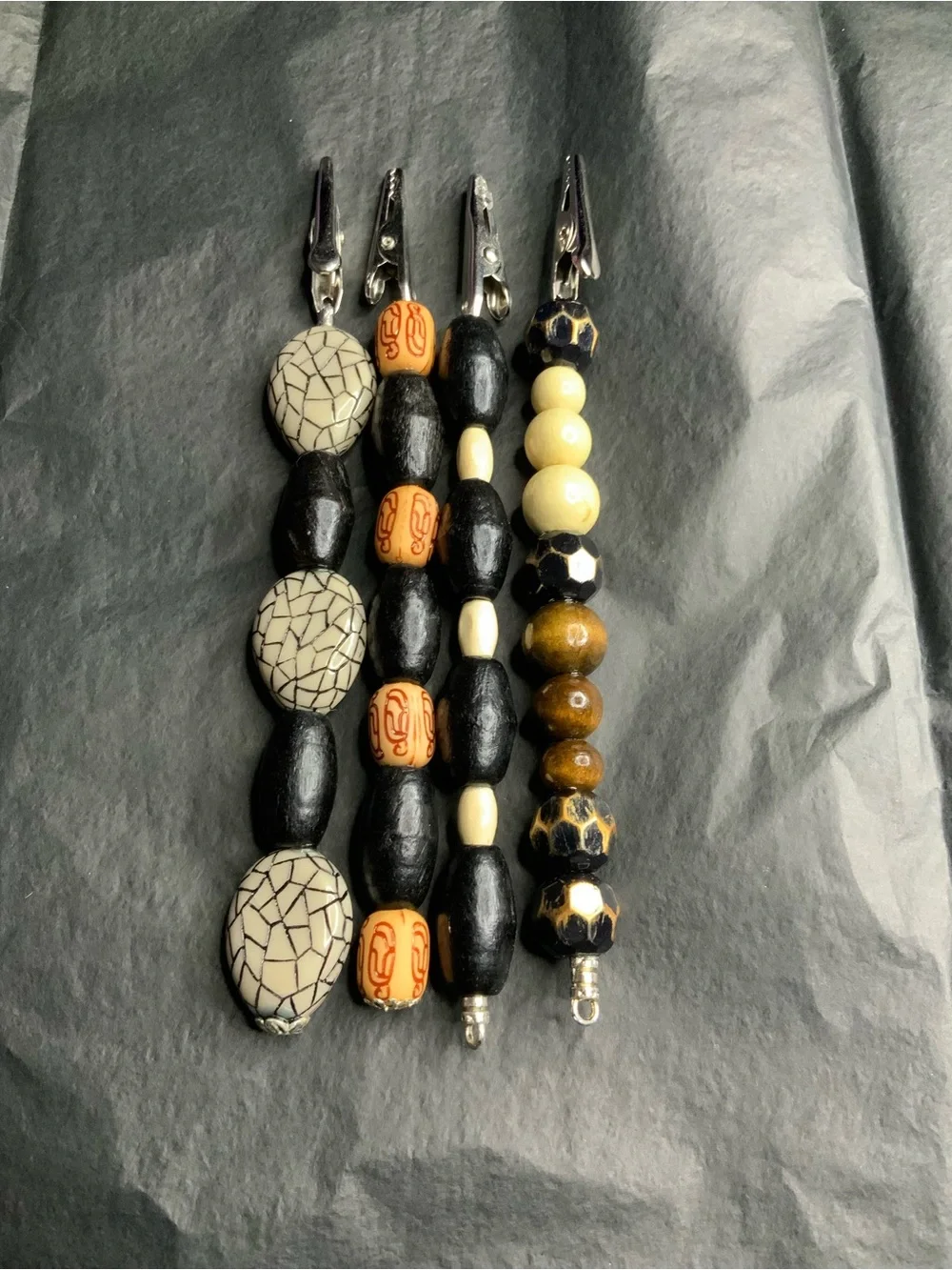 4x Beaded Key & Card Holder Clip in Black, Cream and Brown